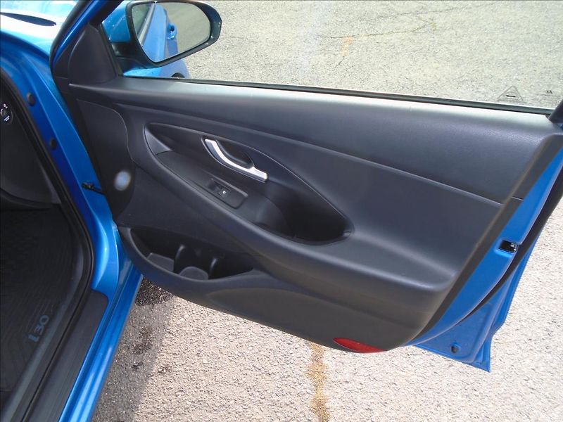 Hyundai i30 1,6 - fotka 19 z 36