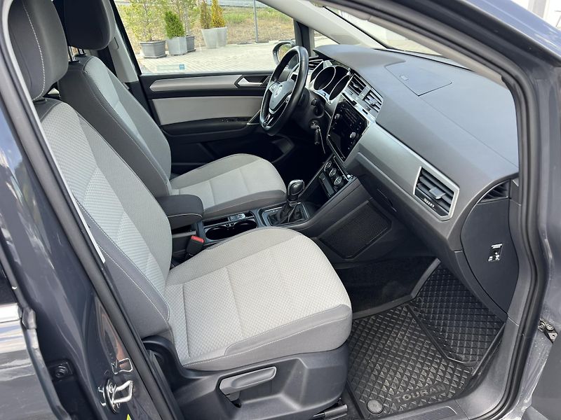 Volkswagen Touran (2021) 1.5TSI 110kW DSG 7.MÍST EVO - fotka 8 z 24