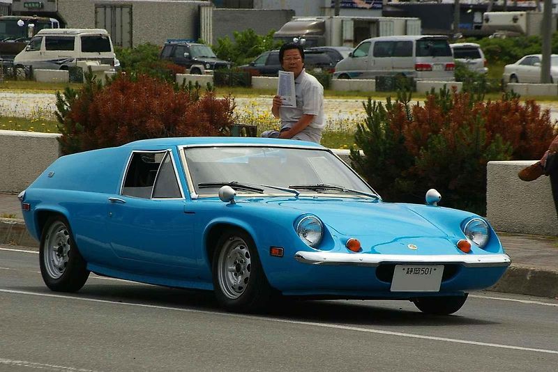 Lotus Europa, sportovní vůz britské automobilky, vznikl přesně podle filozofie šéfa značky Colina Chapmana. Vyráběl se v letech 1966 až 1975.