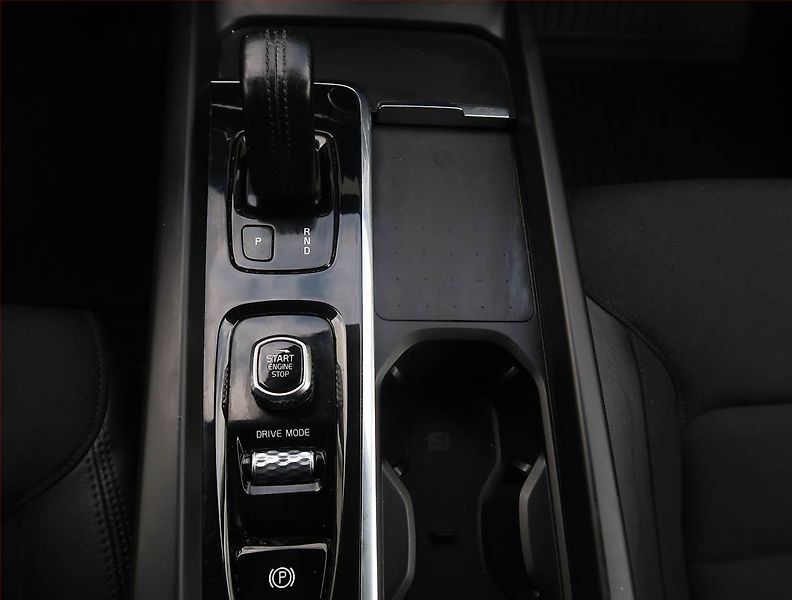 Volvo XC60 (2021) B4 AWD, 4X4,Automat,MHEV,45TKM - fotka 13 z 19