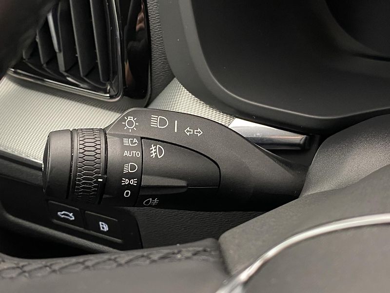 Volvo XC60 T8 AWD DARK PLUS REZERVACE - fotka 21 z 46