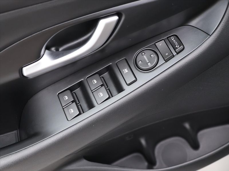 Hyundai i30 1.5 1.5 T-GDI Mild LED CZ - fotka 14 z 27
