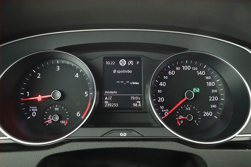 Volkswagen Passat (2019) Comfortline 1.6 TDI, Automat - fotka 8 z 15
