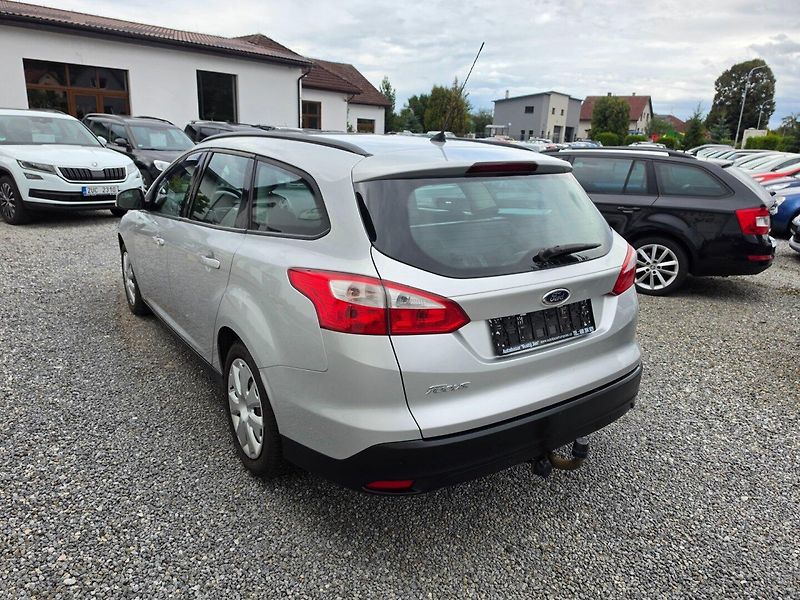 Ford Focus (2012) 1.6 16V Serviska,Tažné - fotka 5 z 20