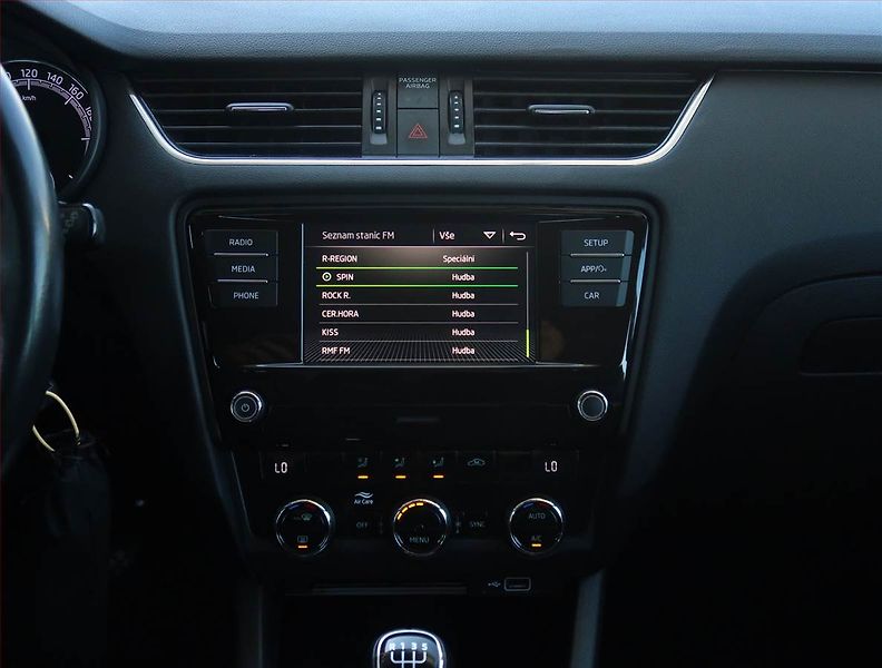 Škoda Octavia (2019) 1.6 TDI, Tempomat - fotka 12 z 19