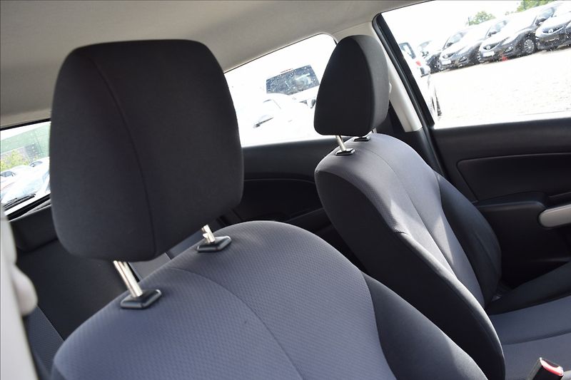 Mazda 2 1,4 i 55KW KLIMA - fotka 33 z 35