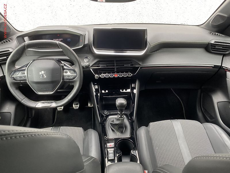 Peugeot 208 (2020) 1.2 PT, GT Line, navi, panor - fotka 8 z 17