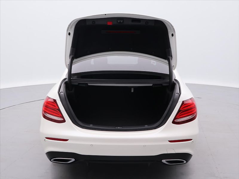 Mercedes-Benz Třídy E 2,0 220d 143kW Aut. AMG LED - fotka 9 z 40