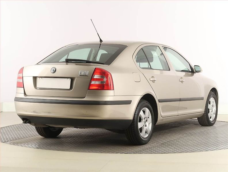 Škoda Octavia (2005) 2.0 TDI, Tempomat - fotka 5 z 19