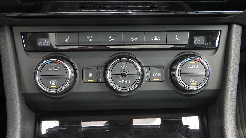 Škoda Superb Combi 2.0 TDI DSG L&K, Panoram - fotka 17 z 29