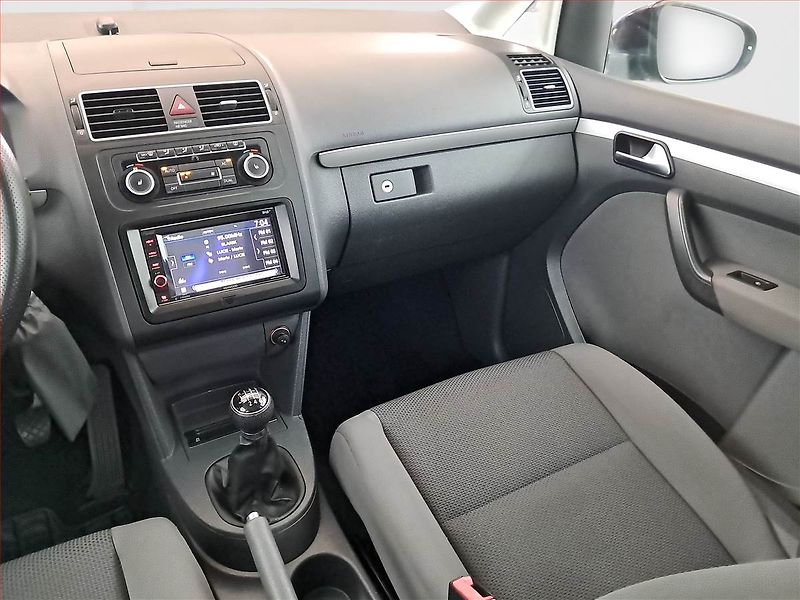Volkswagen Touran (2011) 1.4 TSI, Serv.kniha, Xenony - fotka 8 z 17