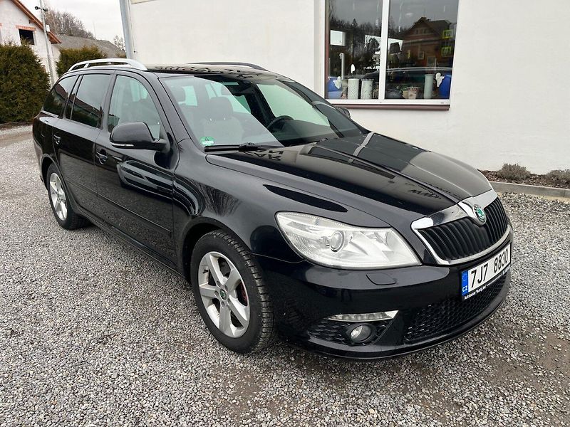 Škoda Octavia (2010) RS 2.0 TSi Xenony,NAVI - fotka 8 z 17