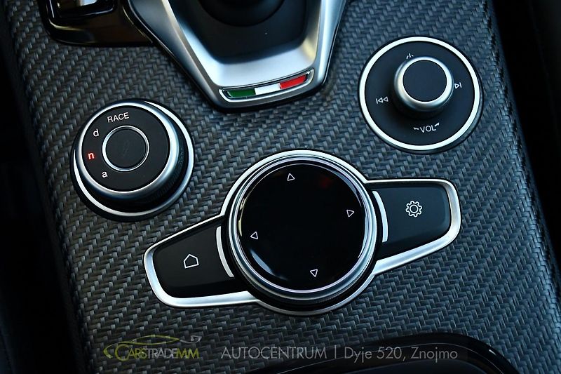 Alfa Romeo Stelvio 2.9 V6 Bi-T 520PS QUADRIFOGLIO - fotka 37 z 56