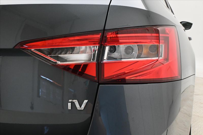 Škoda Superb 1,4 TSI iV 160 kW DSG Style Zá - fotka 32 z 33