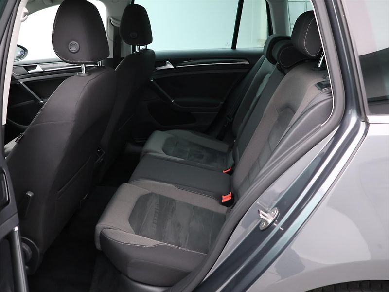 Volkswagen Golf 2,0 TDI 110KW Highline Aut.kli - fotka 13 z 26