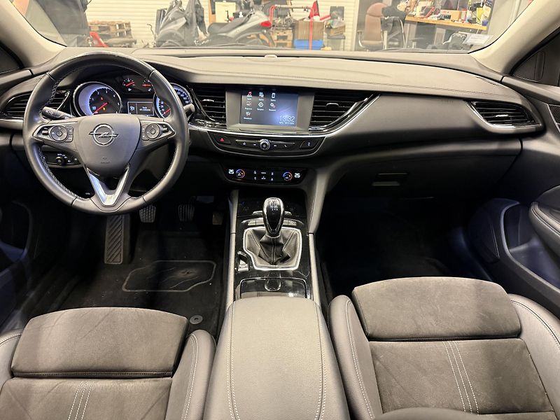 Opel Insignia Grand Sport 2.0 CDTI 125 kW - fotka 10 z 20