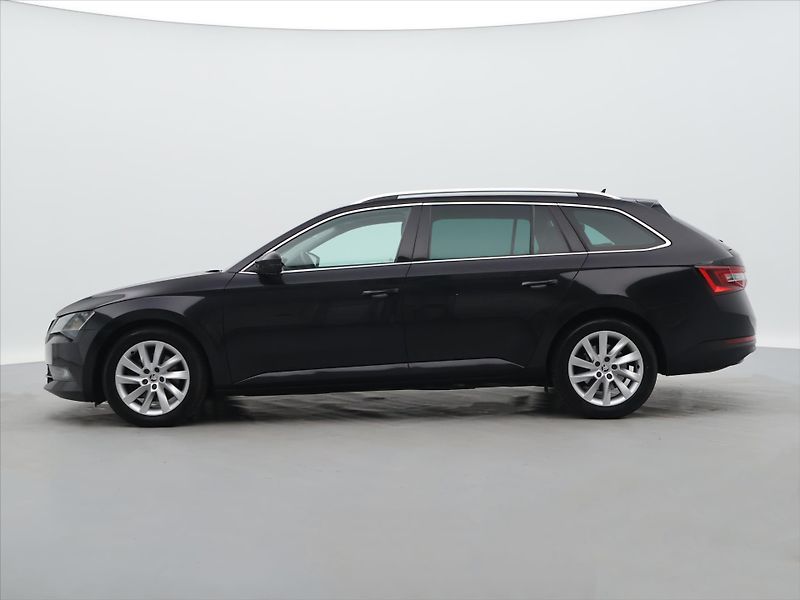 Škoda Superb 1.6 TDI Style+ Navi Tažné - fotka 4 z 28