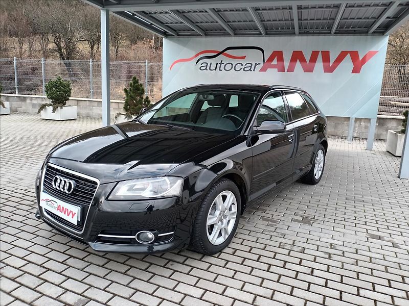 Audi A3 1,6 TDI,XENON,VÝHŘEV,  Sportba - fotka 1 z 33