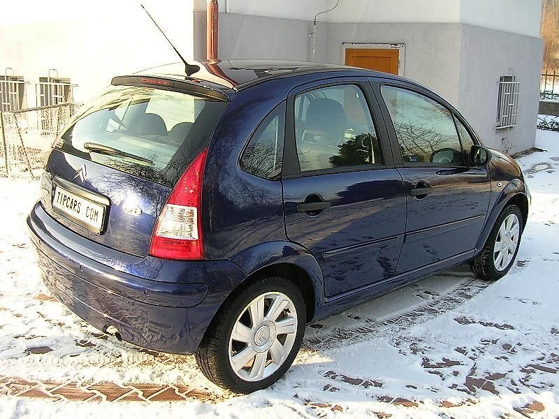 Motor ukrývající se za přední maskou má síly víc než dost.