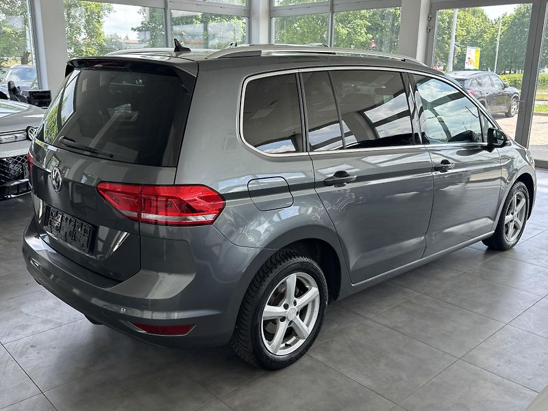 Volkswagen Touran (2020) 1,5TSi DSG 7.MÍST NAVIGACE ACC - fotka 7 z 31