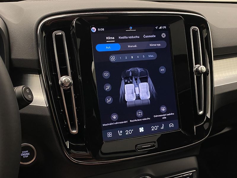 Volvo XC40 (2026) B3 AUT DARK PLUS - fotka 39 z 60