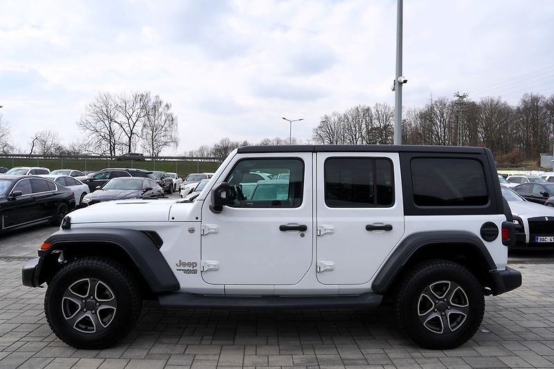 Jeep Wrangler 2.2 CRD/Sport/MultiJet/4x4/AT - fotka 3 z 44