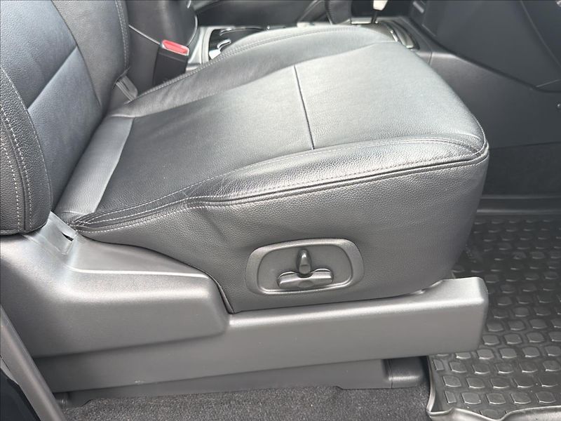 Mitsubishi Pajero 3,2 DI-D ČR SERVIS NT - fotka 29 z 30