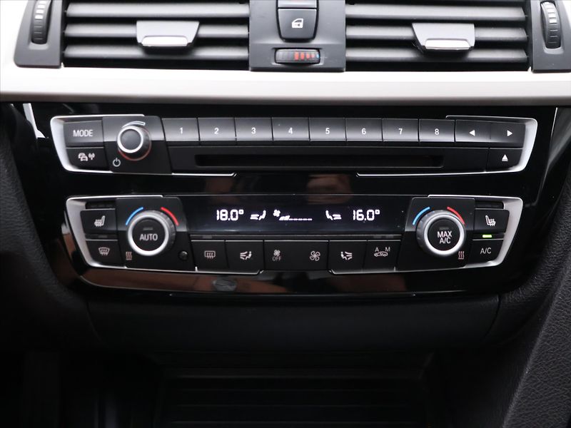 BMW Řada 3 2,0 318da 110kW Advantage - fotka 18 z 28