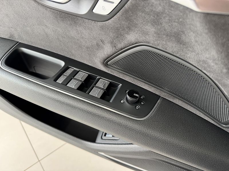 Audi A8 50TDI Q*Vzduch*REZERVACE! - fotka 39 z 49