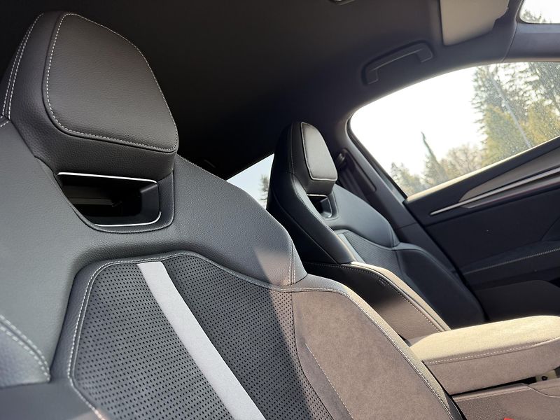 Škoda Kodiaq (2026) 2.0TDI 142kW 4X4 SPORT R19 HUD - fotka 34 z 47