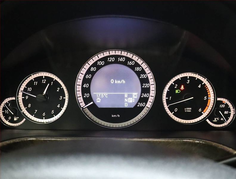 Mercedes-Benz Třídy E (2009) E 350 CDI, Automat, Xenony - fotka 11 z 23