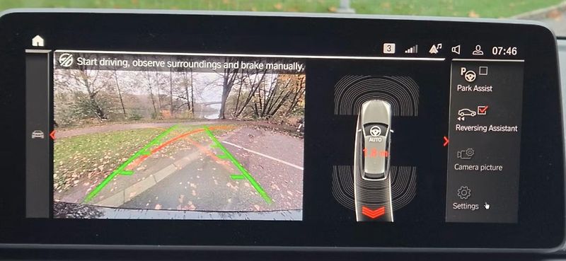 BMW Řada 5 530e xDrive Bílý interiér Taž. - fotka 18 z 25