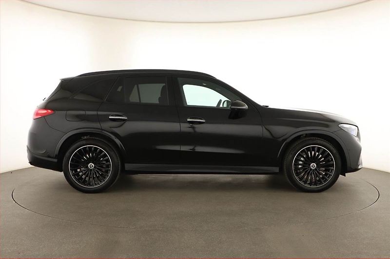 Mercedes-Benz GLC (2025) 220 d 4MATIC, AMG Line - fotka 6 z 28