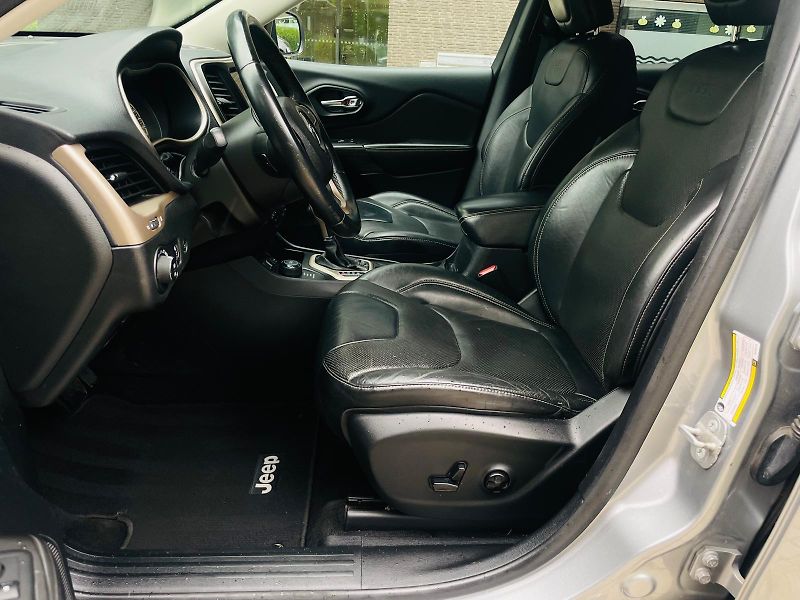 Jeep Cherokee 2.0D 4x4 AUT KAMERA TAŽNÉ LED - fotka 33 z 50