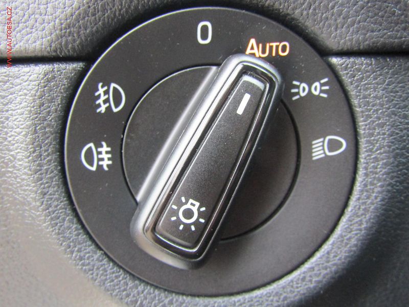 Škoda Octavia (2014) 2.0 TDi, ČR, RS, DSG, bixen - fotka 15 z 17