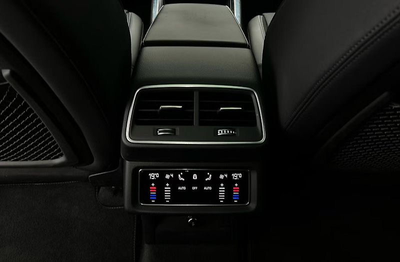 Audi Q8 e-tron 50 Q 360kam Pano Matrix BLIS - fotka 20 z 23