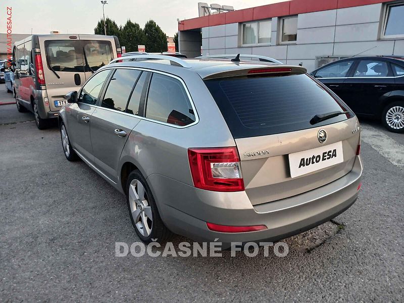 Škoda Octavia (2014) 1.6 TDi, DSG, STK 12/27 - fotka 2 z 3