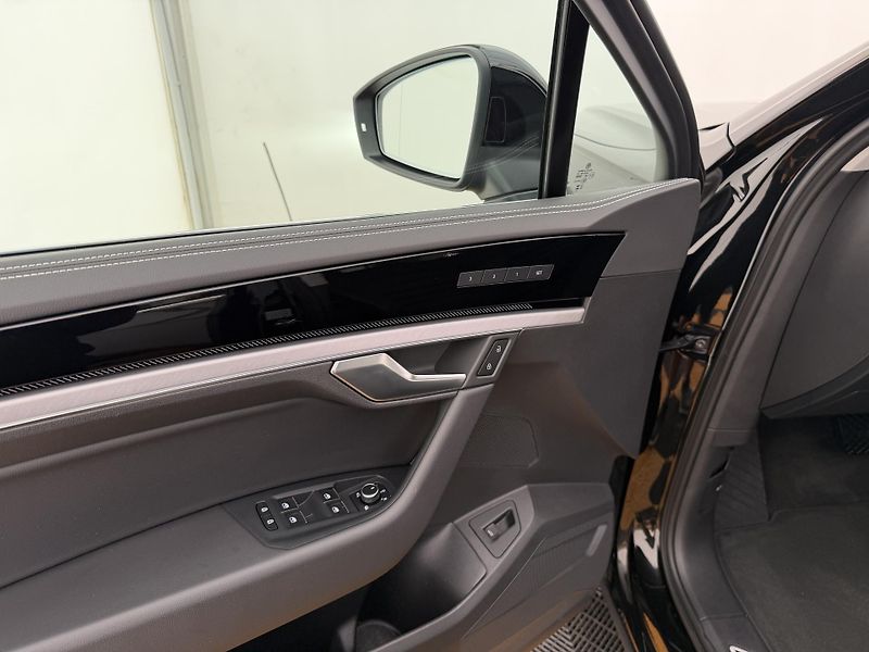 Volkswagen Touareg 3.0Tdi*1-MAJ*DPH*ELEGANCE* - fotka 10 z 49