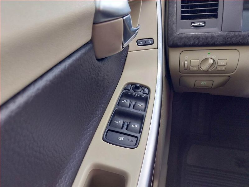 Volvo XC60 (2010) D5, 4X4, Automat, Xenony - fotka 17 z 18