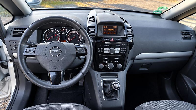 Opel Zafira (2011) 1.6 16V  7 míst  - fotka 6 z 7