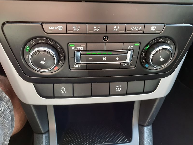 Škoda Yeti (2011) 1.4 TSI AMBIENTE - fotka 11 z 33