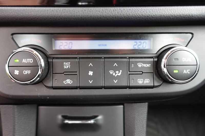 Toyota Corolla 1,6VVTi 97kW M/T Active Design - fotka 19 z 25