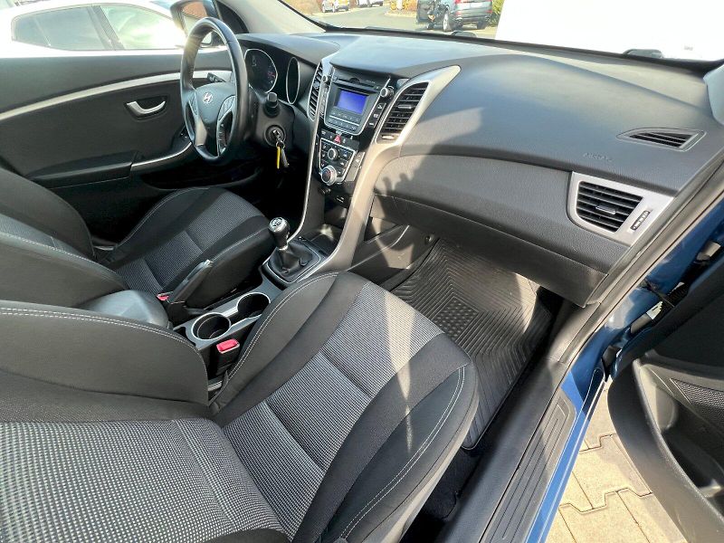 Hyundai i30 (2016) Trikolor 1.6 CRDi 81kW 6° manu - fotka 19 z 27
