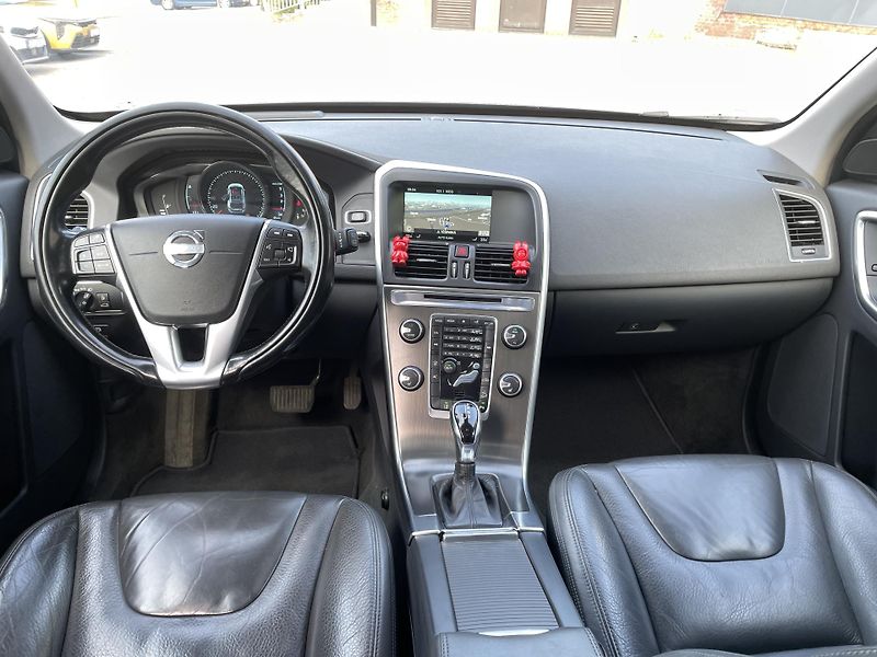 Volvo XC60 (2013) D5 2.4D 169kW AWD   - fotka 12 z 23