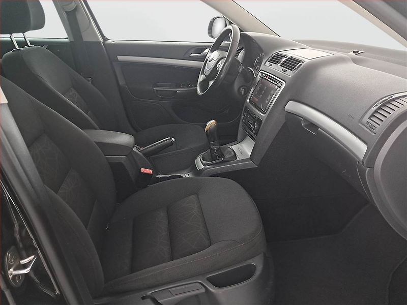 Škoda Octavia (2012) 2.0 TDI, nová STK, Tažné - fotka 9 z 18