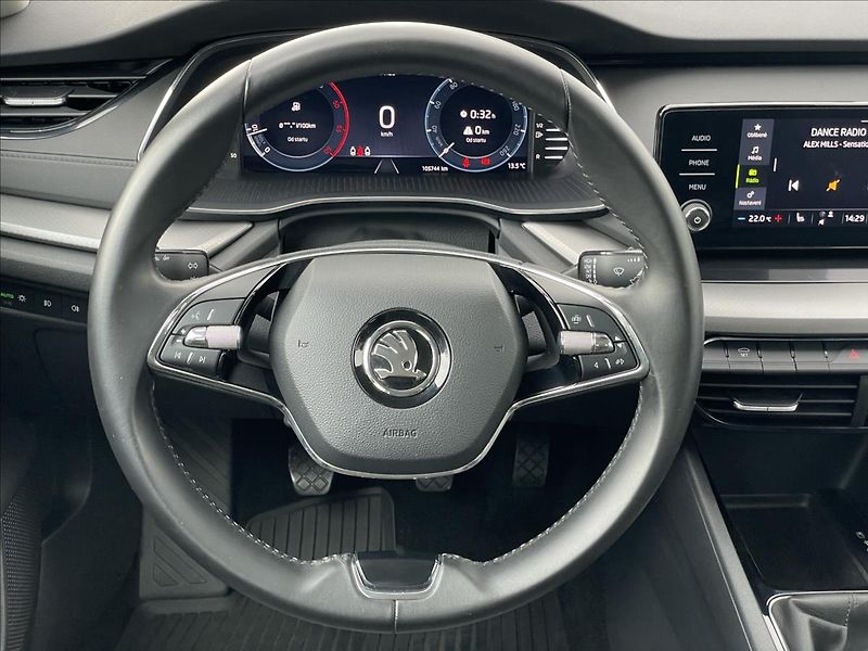 Škoda Octavia 2,0 TDI Combi Ambition Plus - fotka 8 z 22