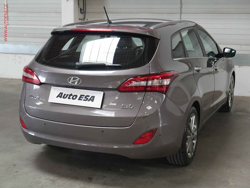 Hyundai i30 (2015) 1.6GDi, 1.maj,ČR, servis - fotka 6 z 21