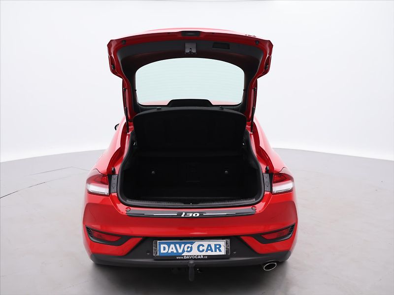 Hyundai i30 1,4 T-GDI 103 kW Style Fastbac - fotka 9 z 33