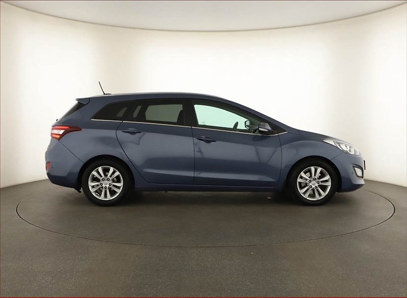 Hyundai i30 (2014) 1.6 CRDi, Automat, Navi - fotka 6 z 16
