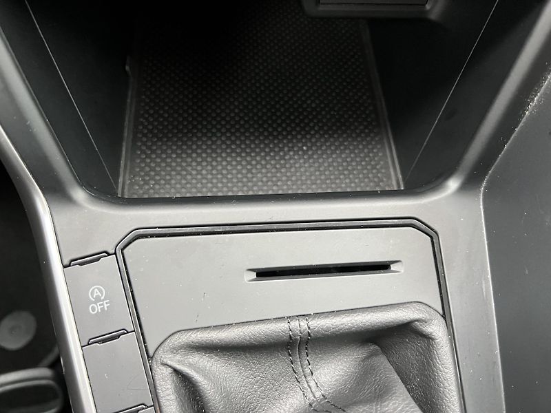 Volkswagen Taigo (2023) 1.0 TSI, pěkný stav - fotka 20 z 28
